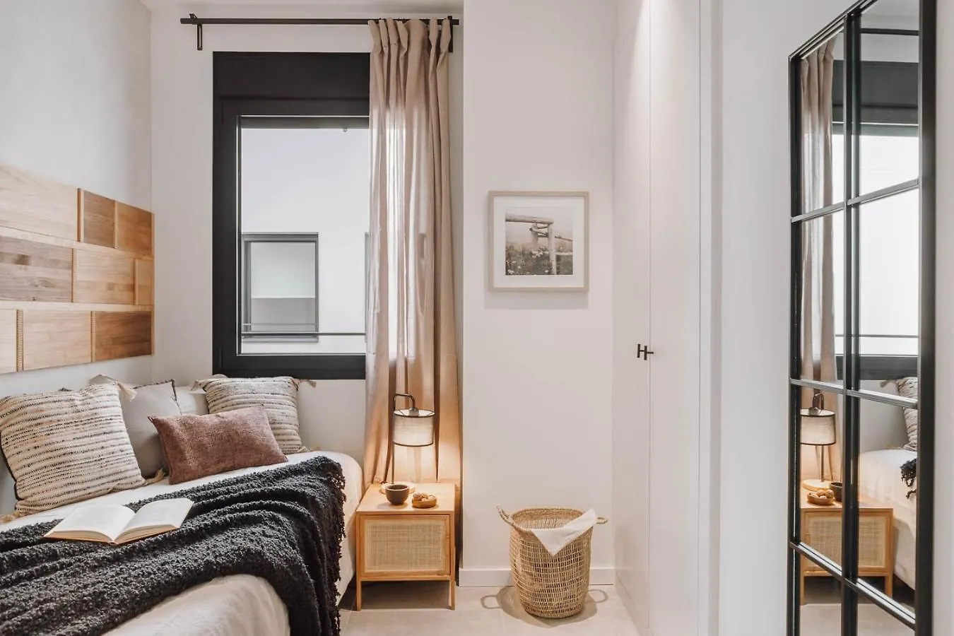 דירה ברצלונה Ferrat - 3 Bedrooms In Eixample Esquerra ספרד